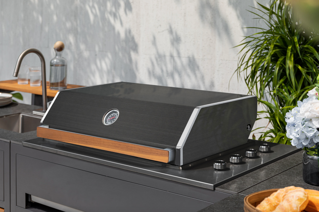 Cuisine extérieure LINEA 3-EN-1 avec barbecue à gaz, réfrigérateur et évier