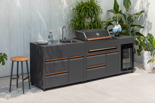 Cuisine extérieure LINEA 3-EN-1 avec barbecue à gaz, réfrigérateur et évier